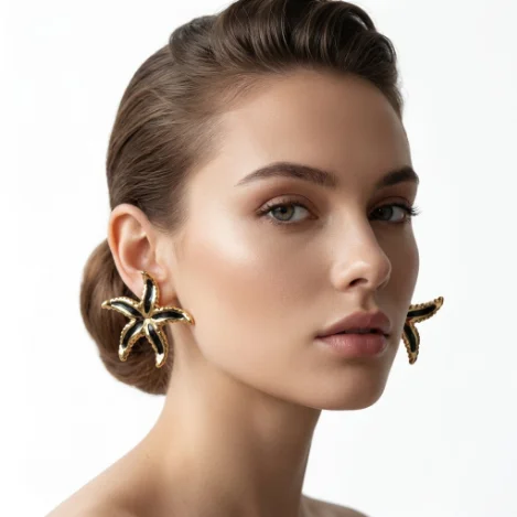 金晖映羽·重工流体蝴蝶耳饰 (Radiant Wing Statement Studs)