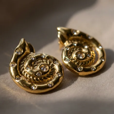 金晖羽迹·流体蝴蝶密镶耳饰 (Stellar Trace Butterfly Studs)