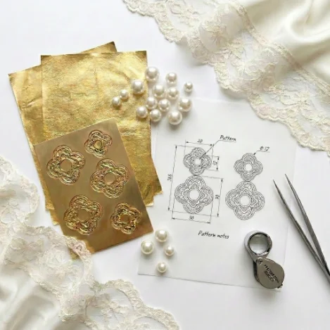 金晖羽迹中号流体蝴蝶不锈钢耳饰